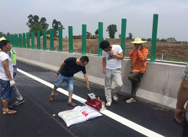 四川道路標(biāo)線涂料--國道321瀘縣機(jī)場(chǎng)快速 四川道路標(biāo)線涂料--國道321瀘縣機(jī)場(chǎng)快速